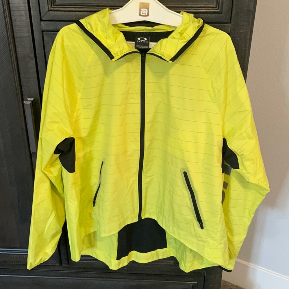 New Oakley Women’s retro reflective light jacket